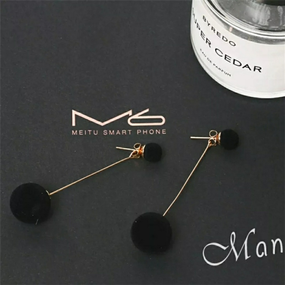 💖 Black Ball Drop Earrings - Picture 3 of 4